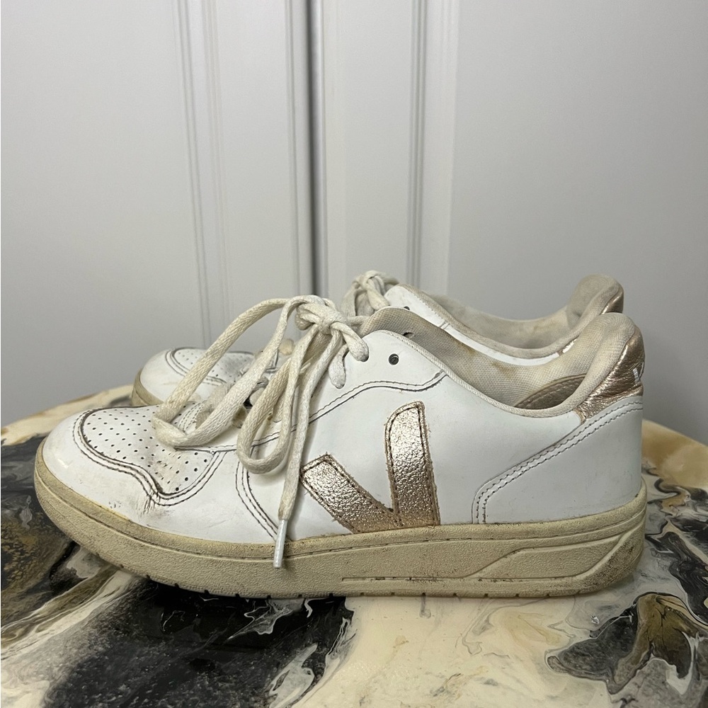 Veja V10 White Rose Gold Sneaker